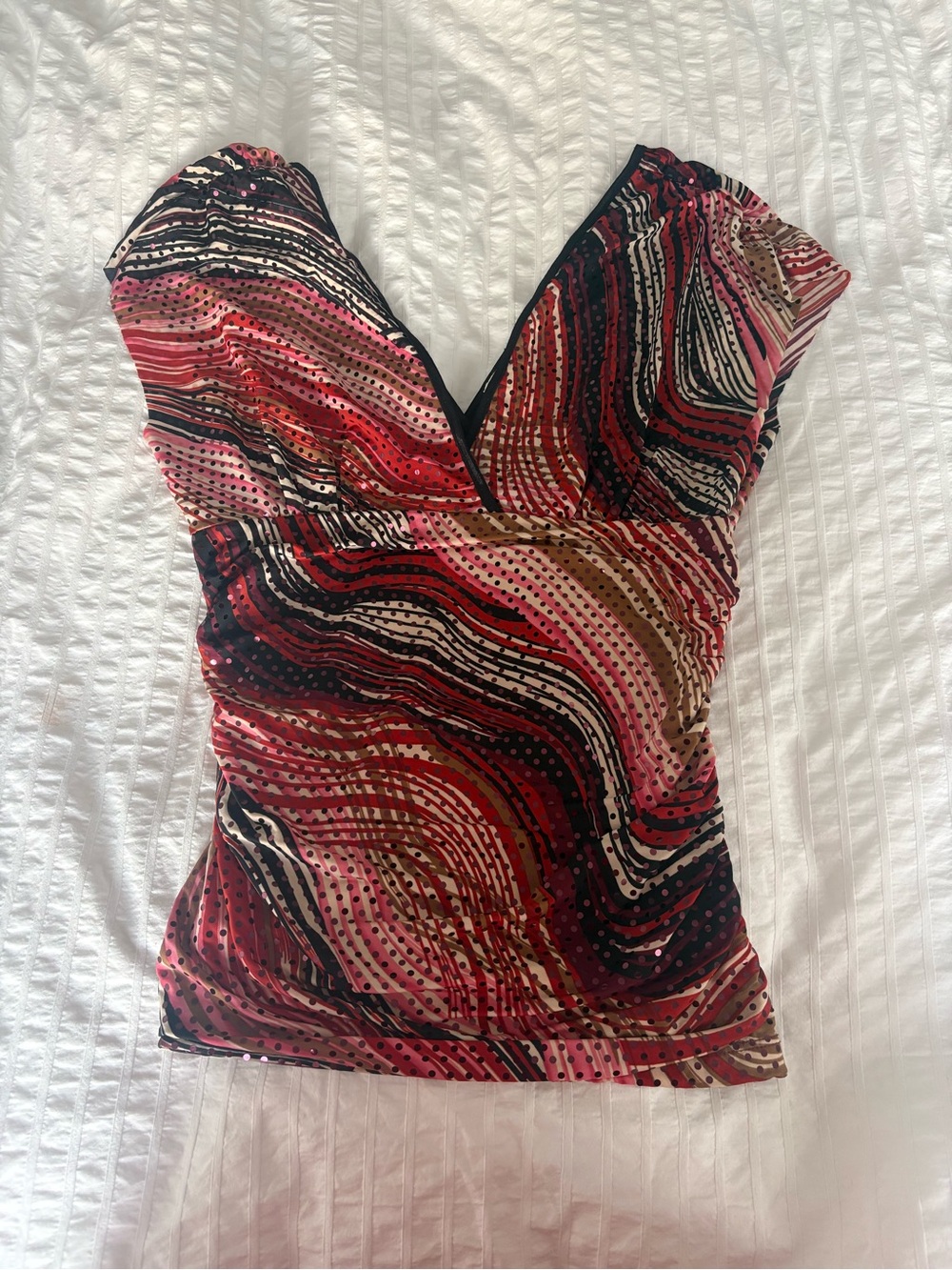 Y2K, low-neck, v-neck, Abstract Wave V-Neck Women's Top in Red and Pink